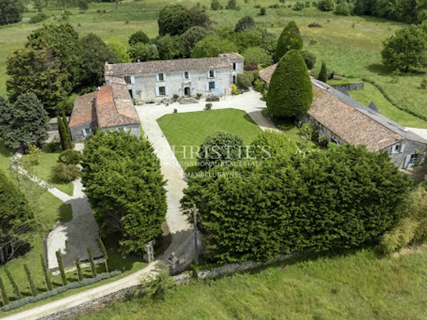 Propriété 32 pièces 675 m²