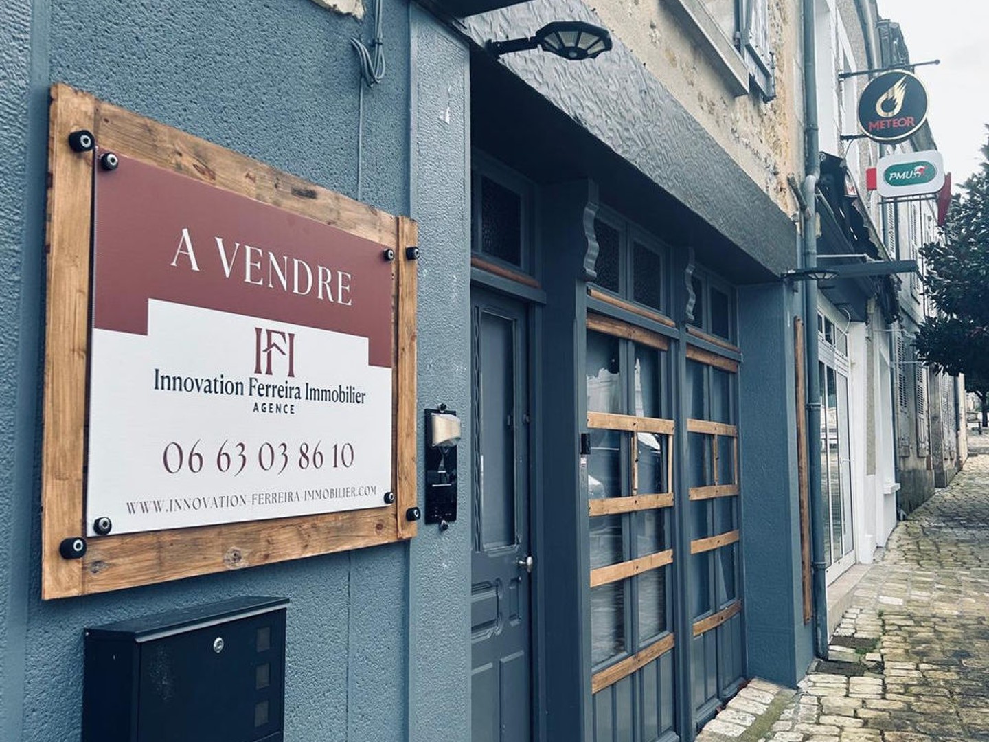 ENSEMBLE IMMOBILIER DE CARACTERE - A FORT POTENTIEL, SECTEUR LUNAY