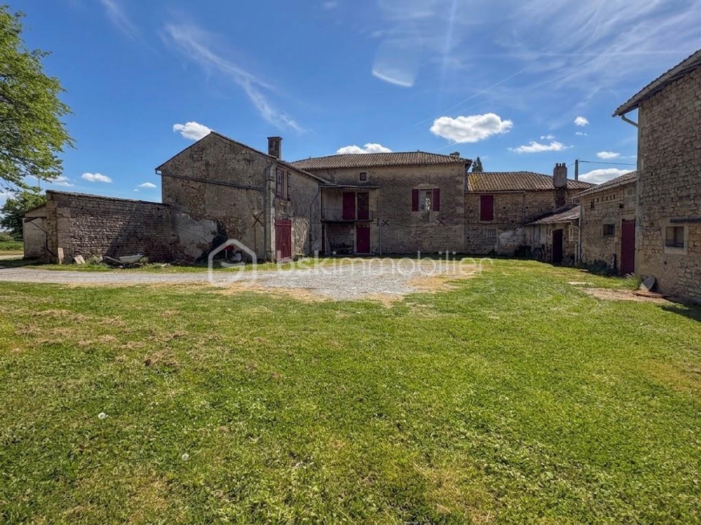 Maison à vendre - 9 pièces - 258m2 - Fontivillié (79500)