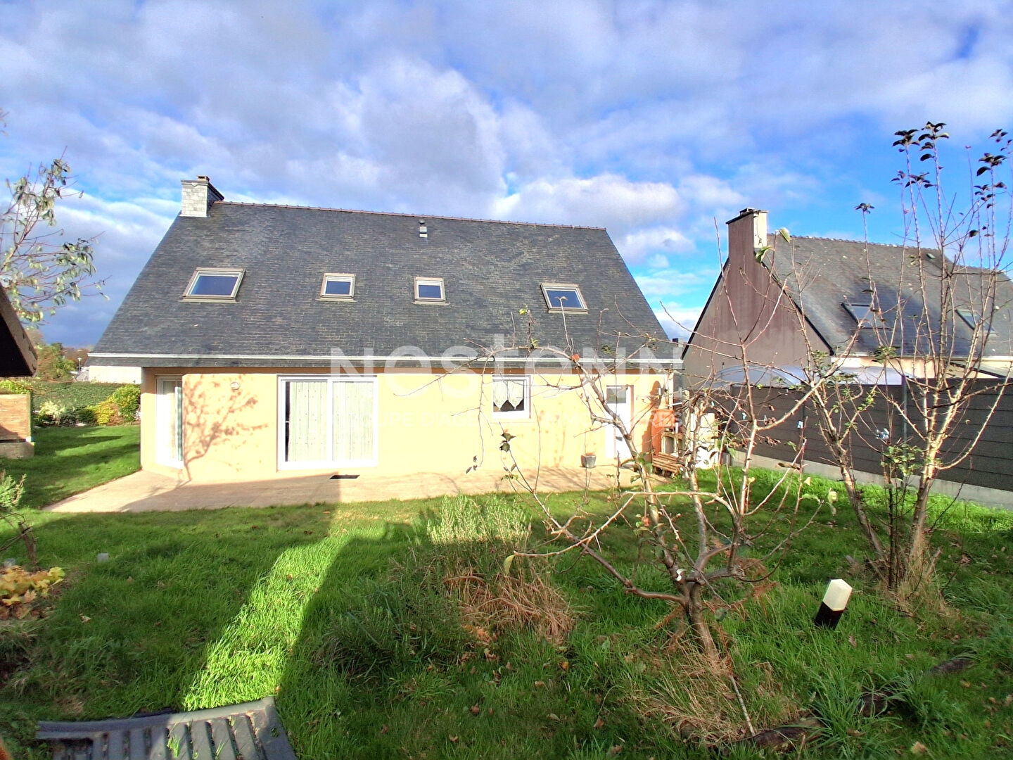 GUIPAVAS - Maison de 7 pièces de 128 m2