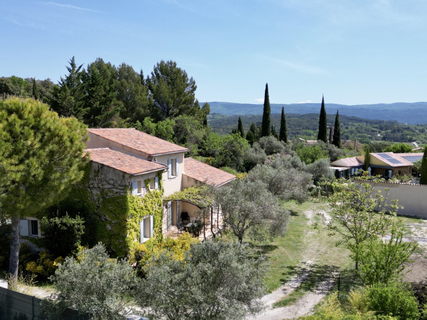 Maison à vendre - 7 pièces - 200m2 - Mormoiron (84570)