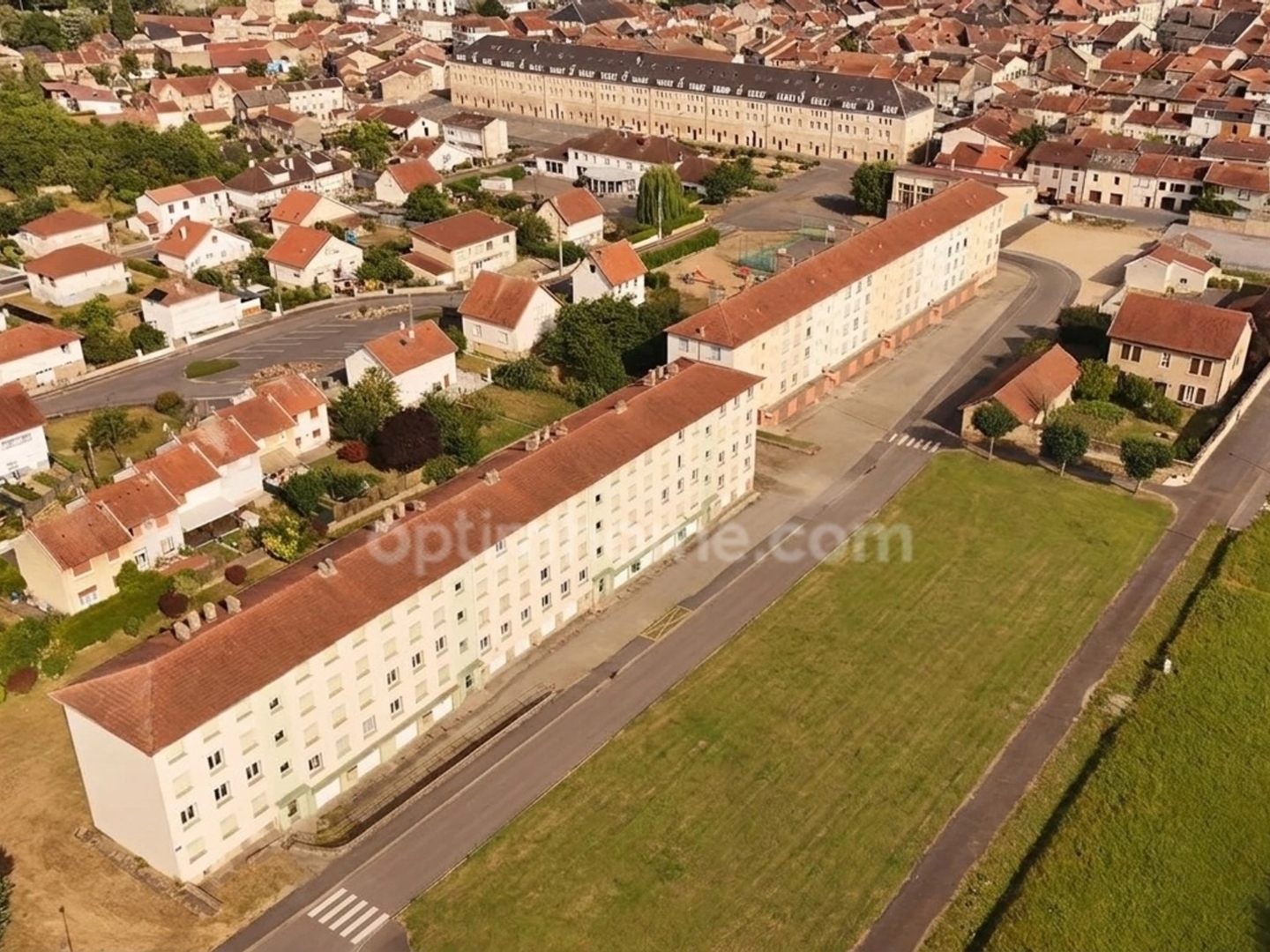 STENAY - ENSEMBLE IMMOBILIER 72 LOGEMENTS - 27 GARAGES - PROCHE BELGIQUE ET LUXEMBOURG