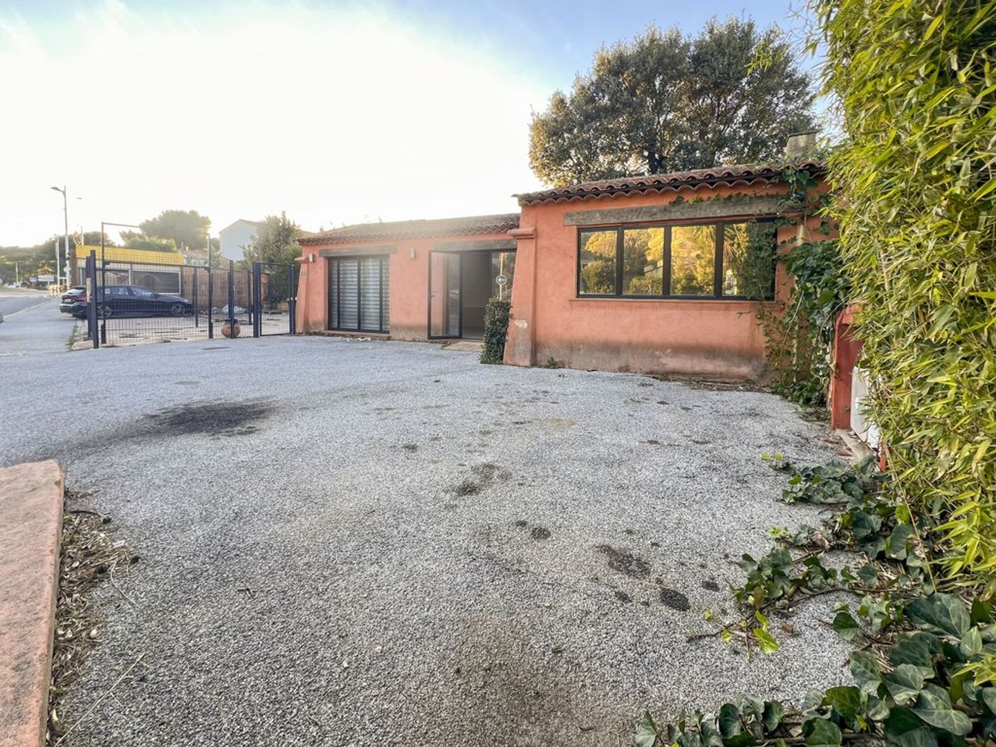 Local 2 pièces 80 m²