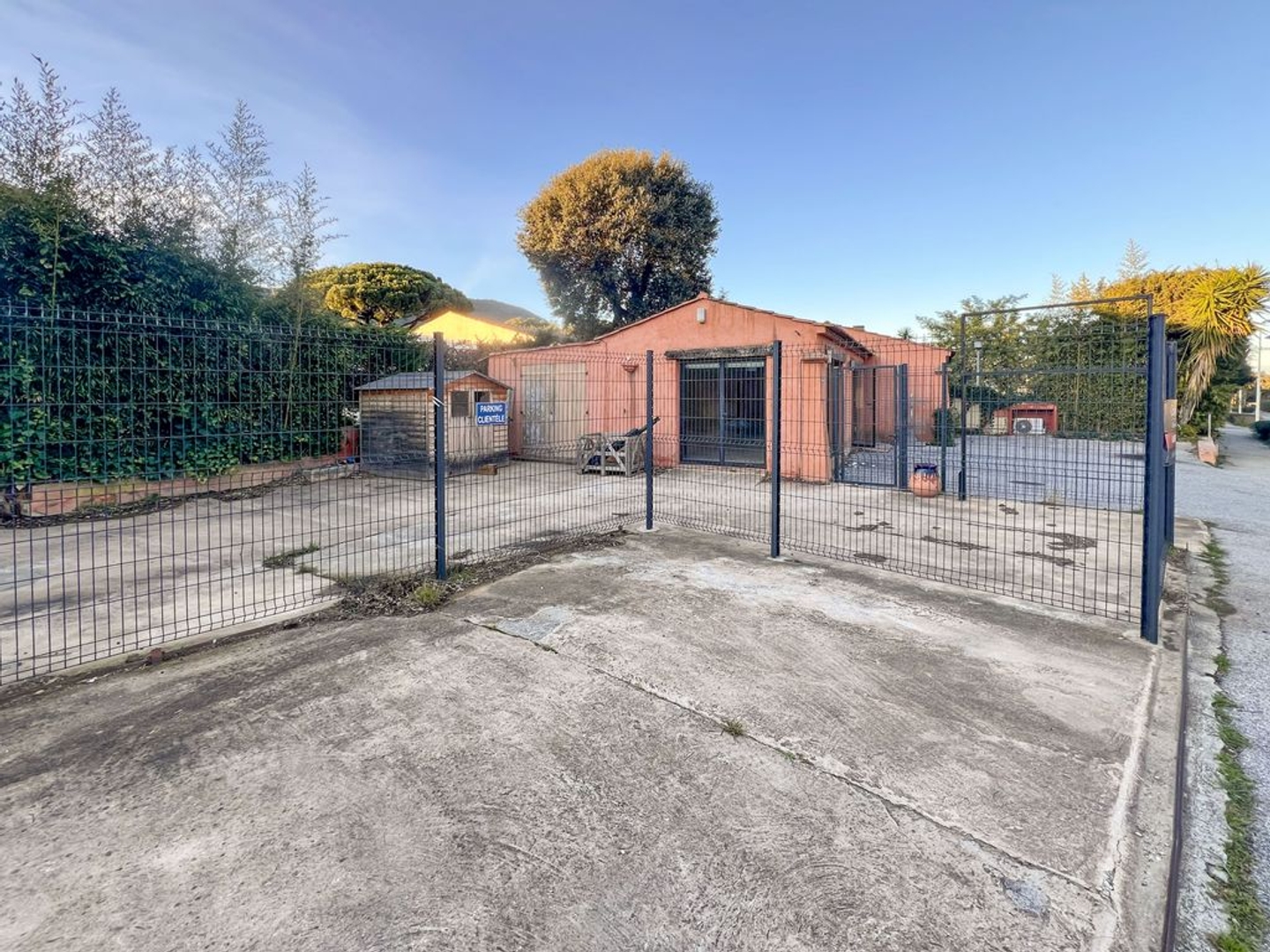 Locaux à vendre - 2 pièces - 80m2 - Cavalaire-Sur-Mer (83240)