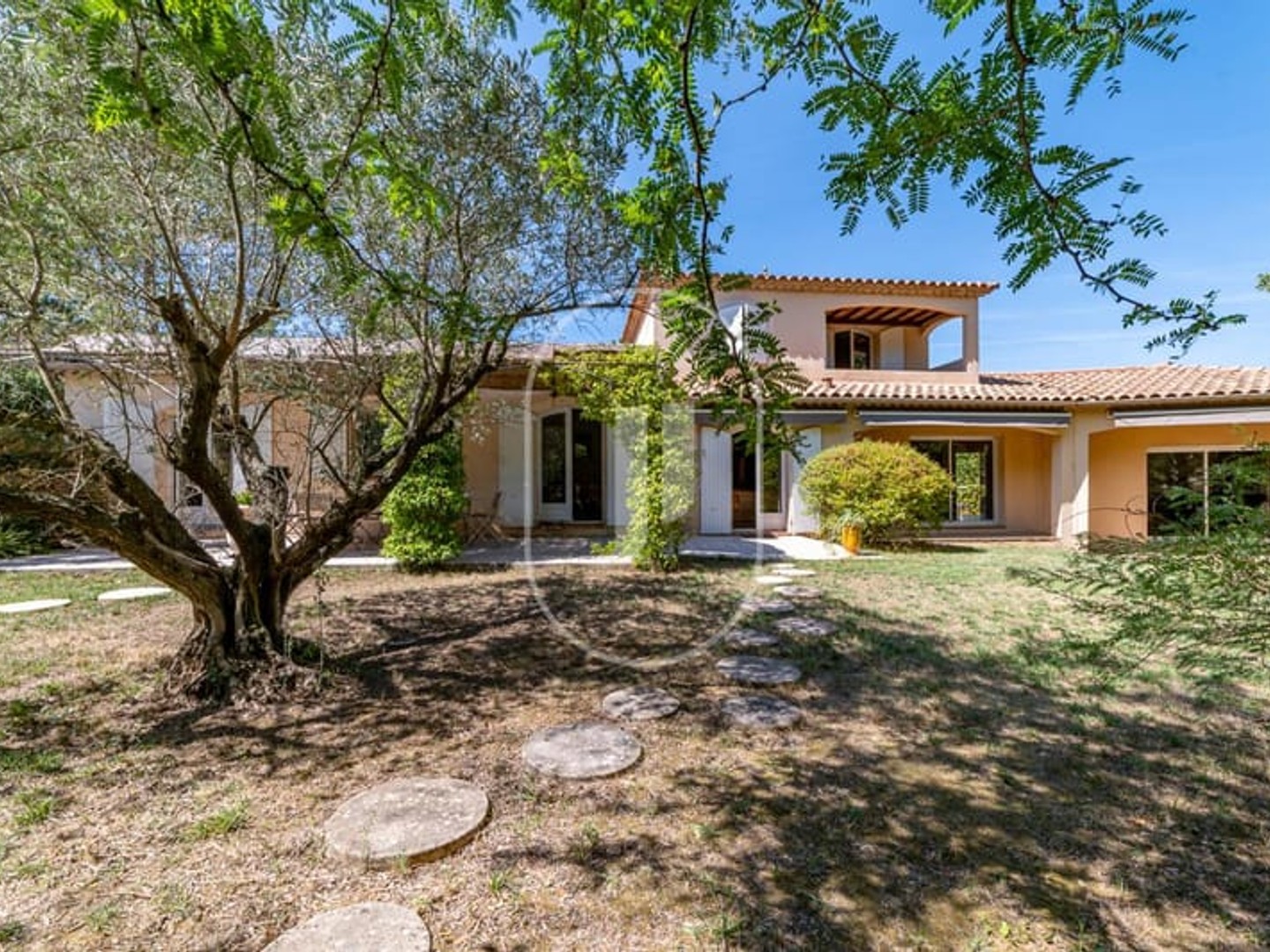À vendre superbe maison de famille avec piscine à Vézénobres