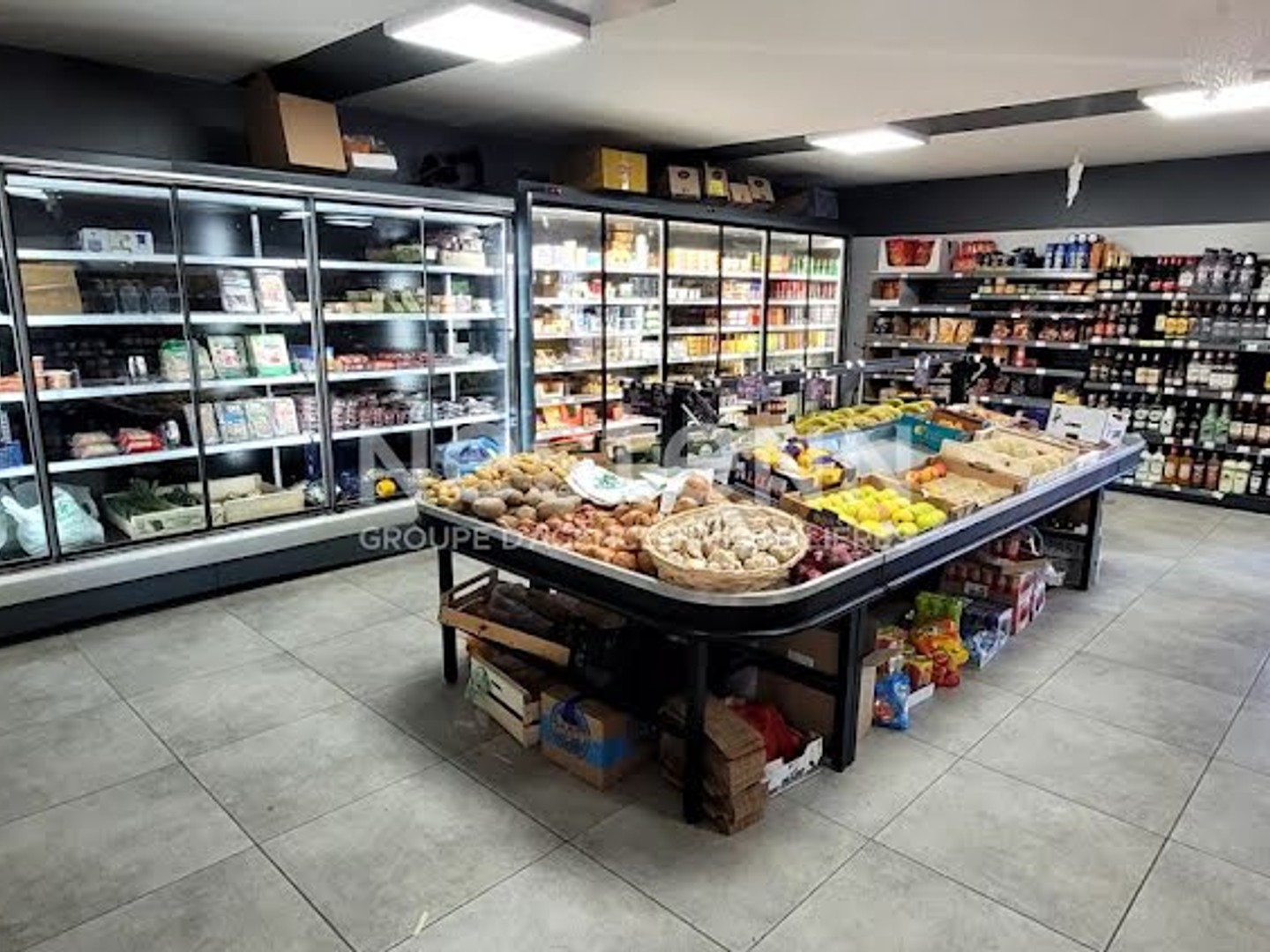 Local 148 m²
