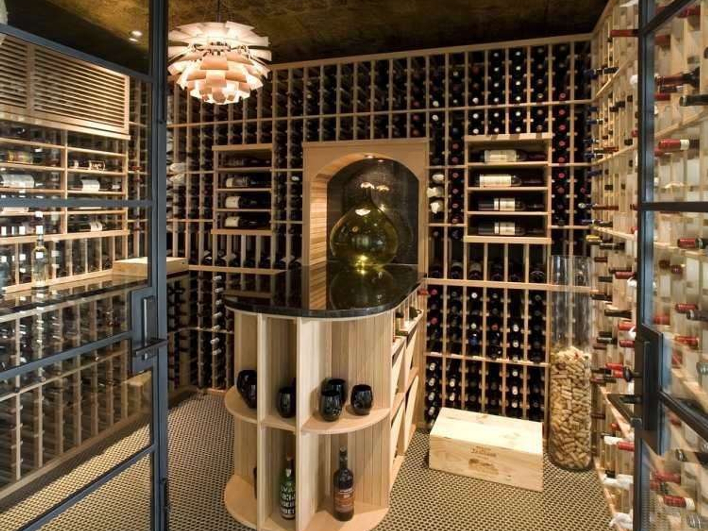 Cède cave à vins en zone artisanale Indre-et-Loire