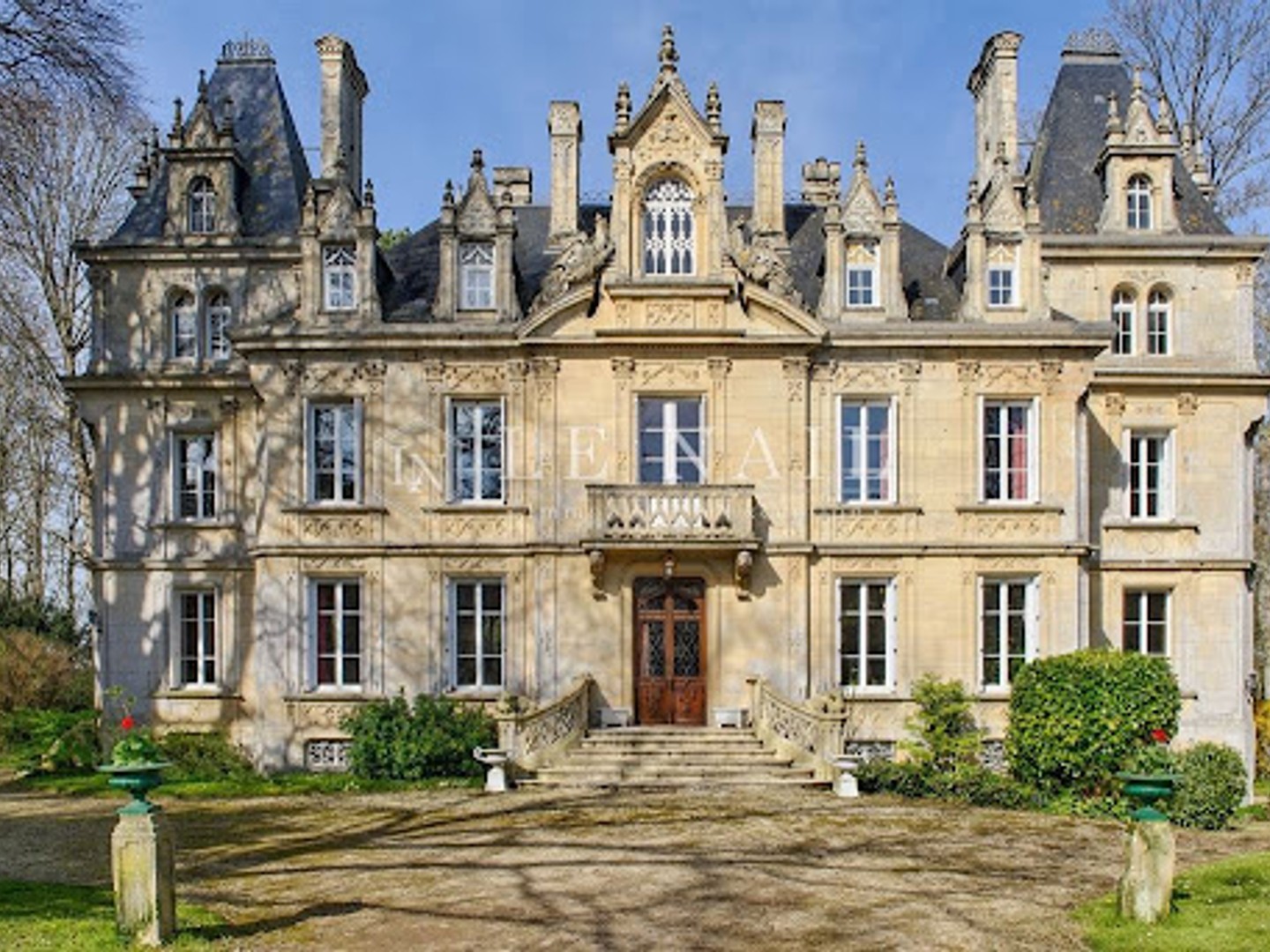 Maison 14 pièces 466 m²