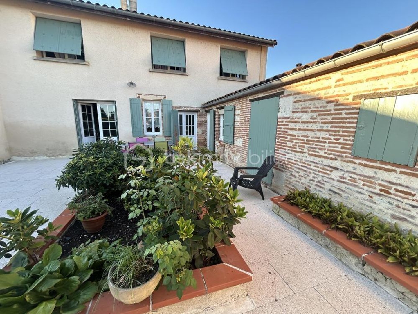BELLE MAISON EN PIERRES 4 CHAMBRES VOIRE 5 -TERRAIN - DEPENDANCE - GARAGE