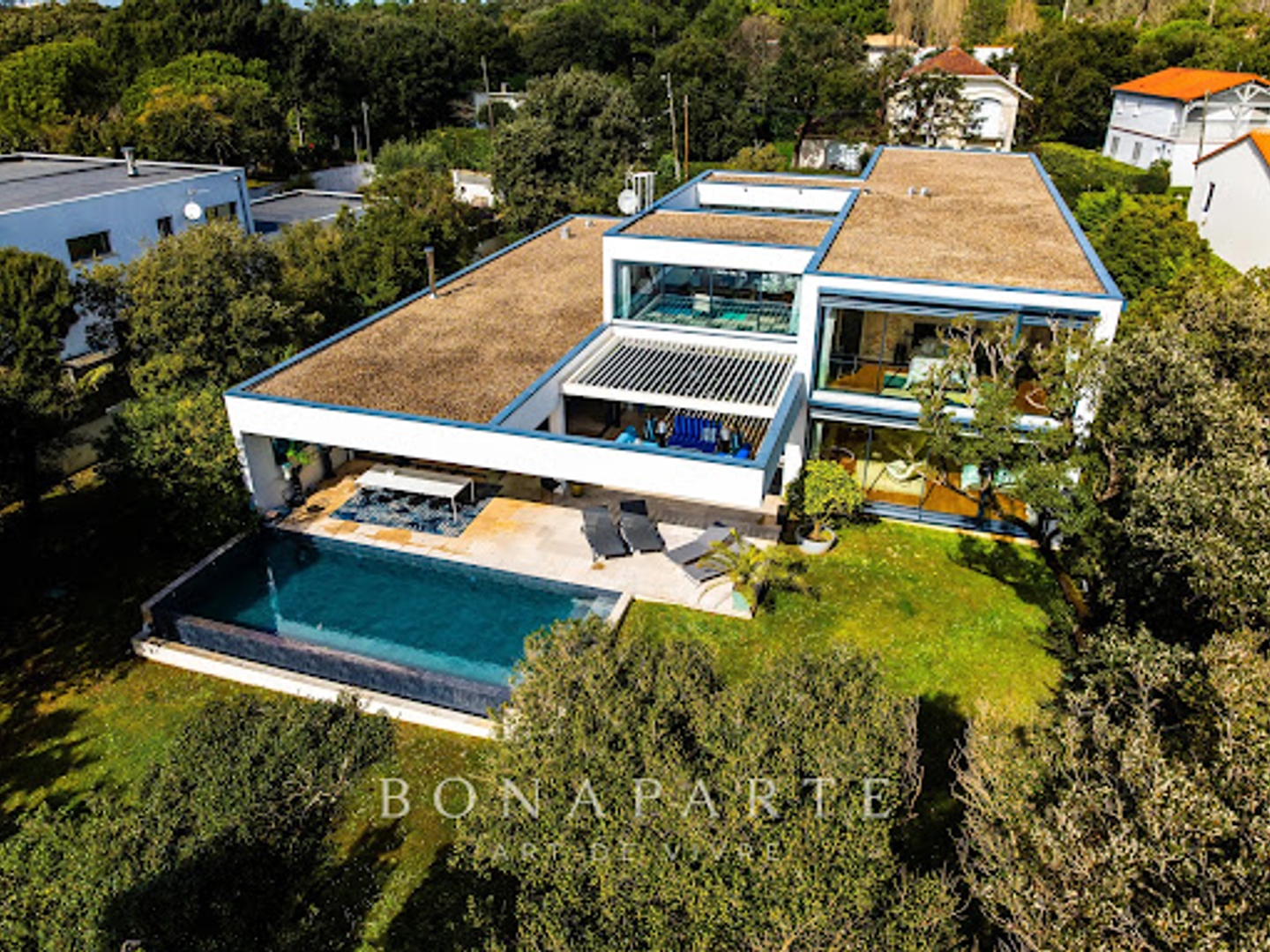 Maison 9 pièces 438 m²