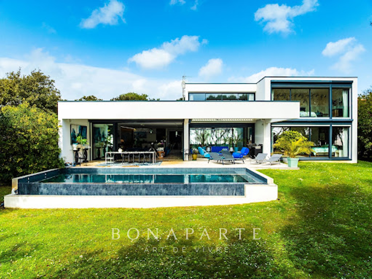 Maison à vendre - 9 pièces - 438m2 - Vaux-Sur-Mer (17640)