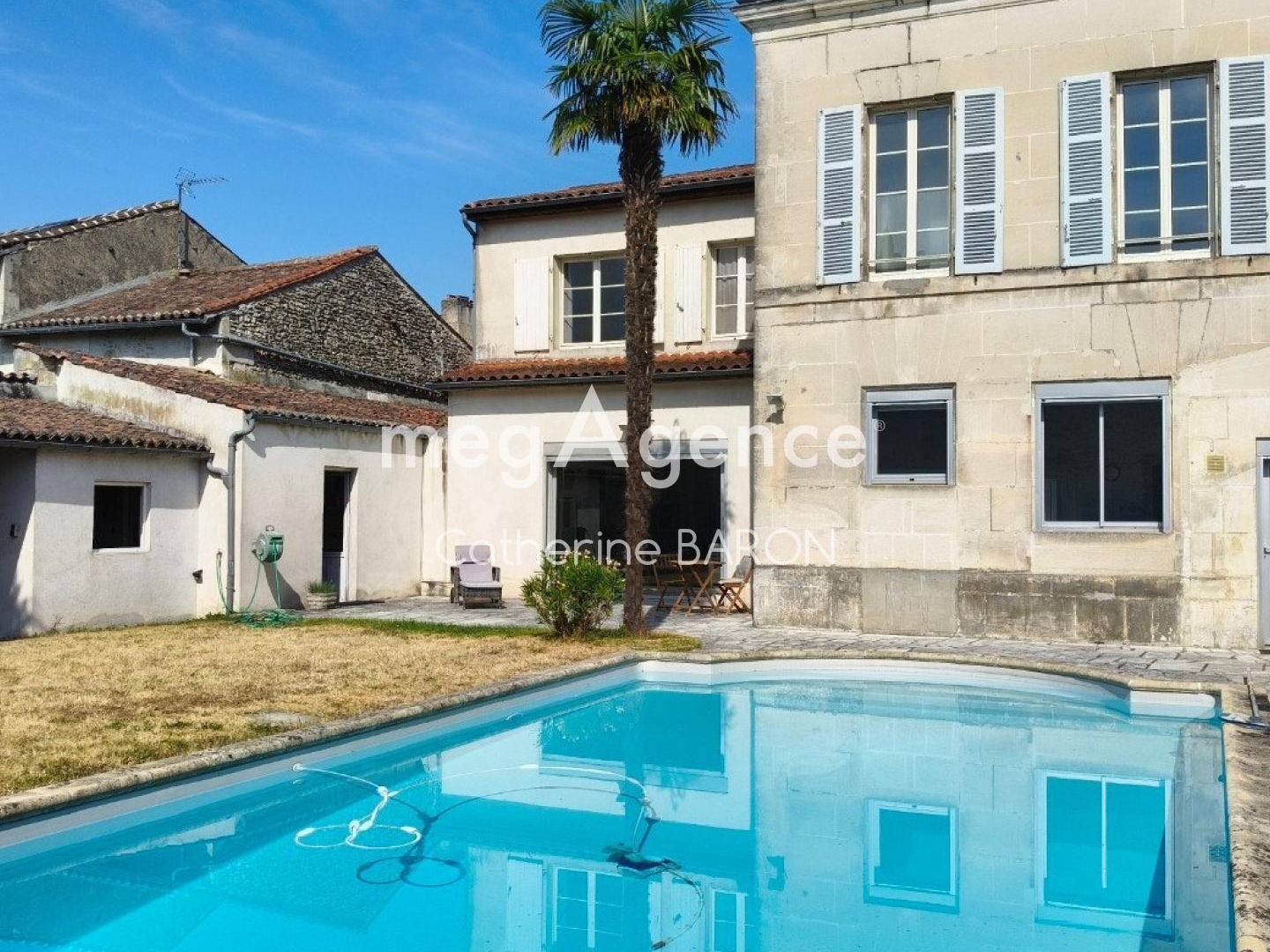 COGNAC - Maison de 175 m² | 4 chambres | Piscine | Garage | Grenier aménageable