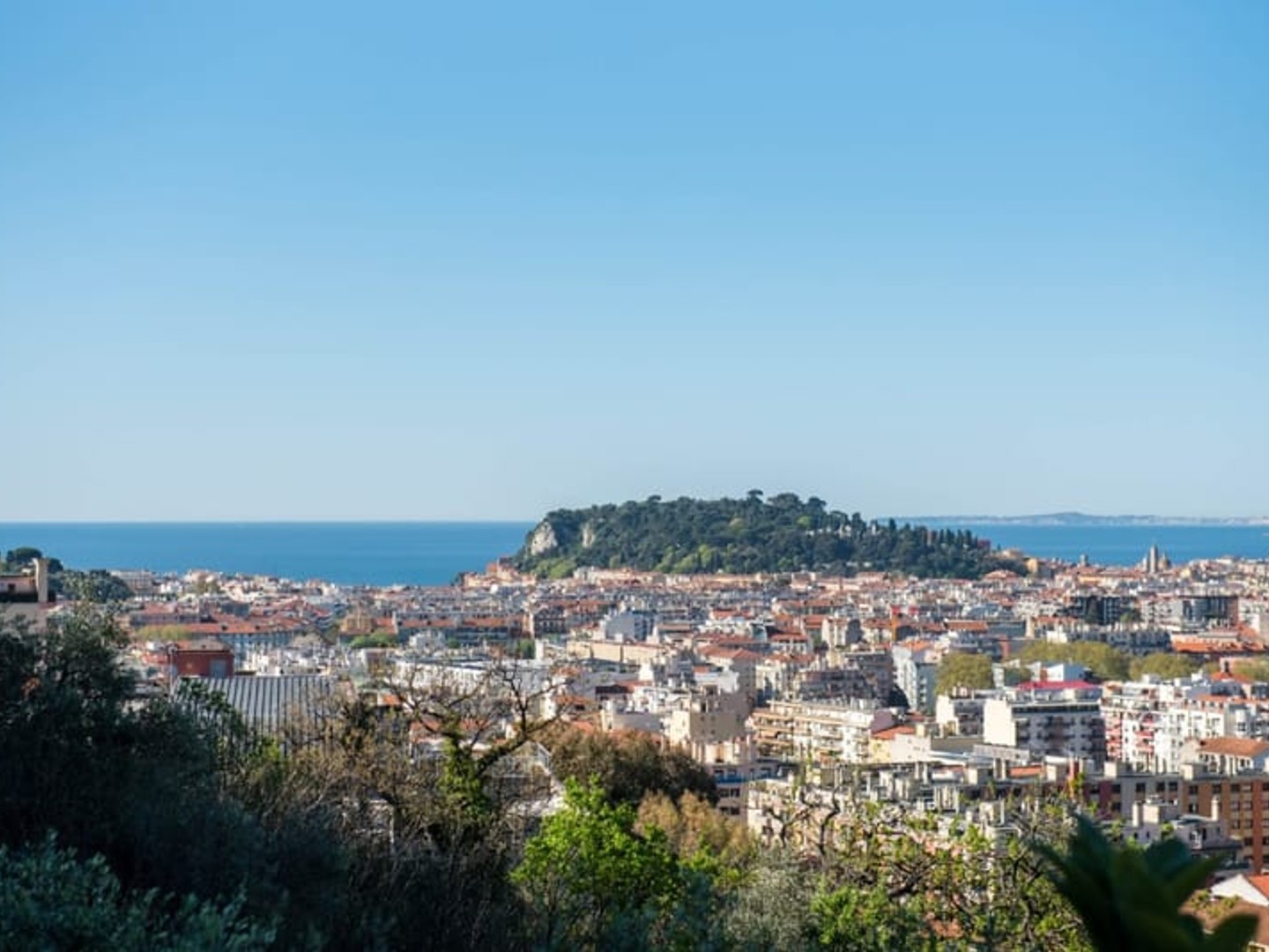 NICE GRANDE CORNICHE - APPARTEMENT 2 PIECES DE 32M² A VENDRE - EN PARFAIT ETAT - CLIMATISATION - VUE MER ET VILLE - IDEAL INVESTISSEMENT LOCATIF