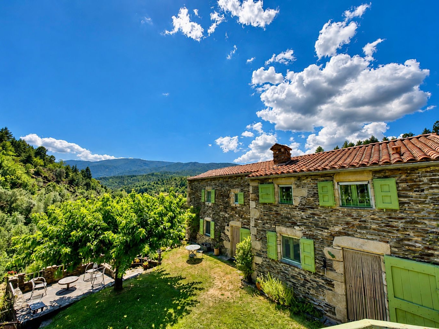 Mas en pierre entièrement rénové avec vue panoramique et accès rivière - Proche Villefort
