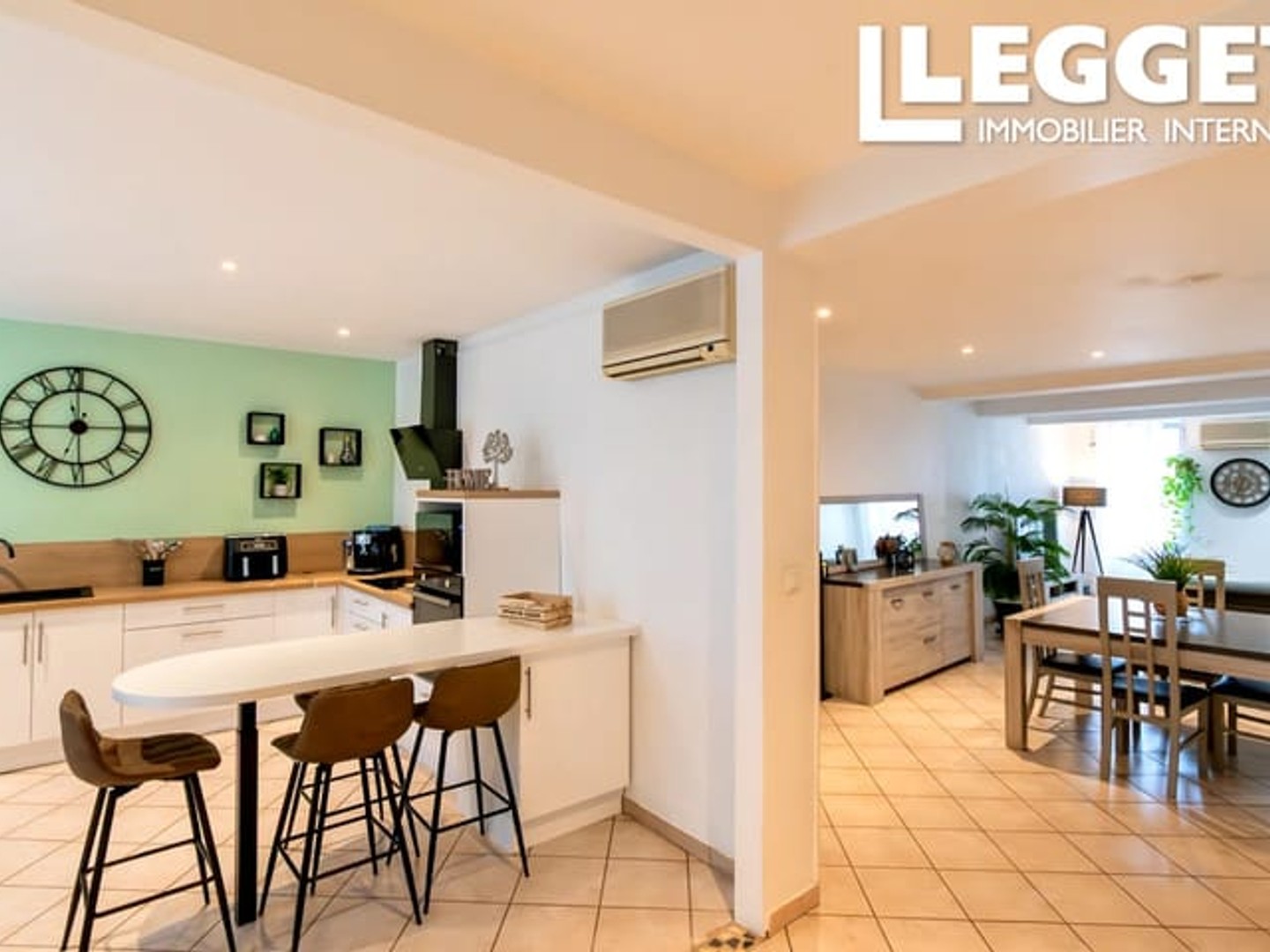 Maison bourgeoise au coeur du village, beaux volumes, suite parentale, 3 chambres + SDB, toit-terrasse possible
