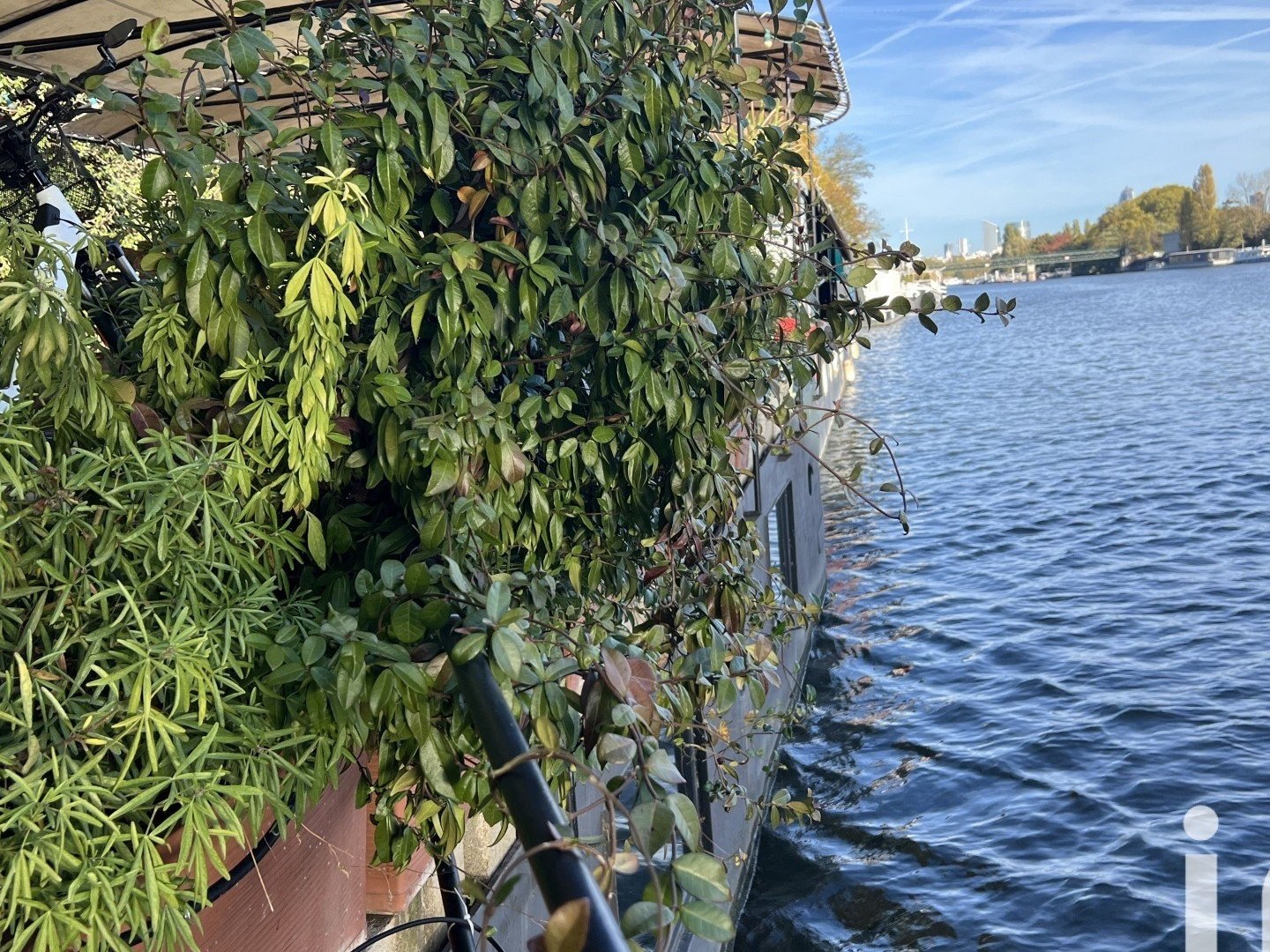 Péniche 8 pièces 290 m²