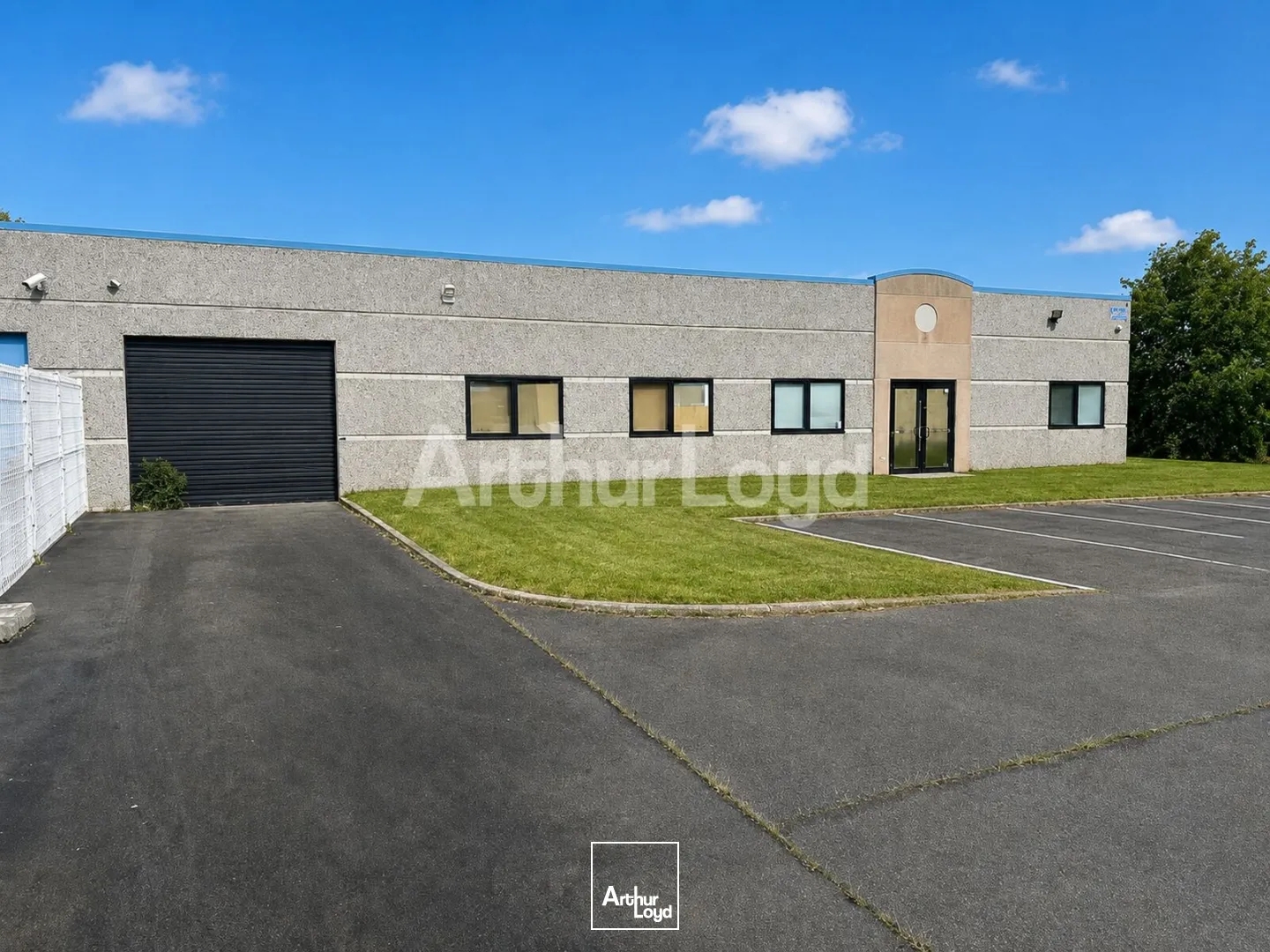 Entrepôt à vendre à Toufflers site sécurisé et réserve foncière disponible