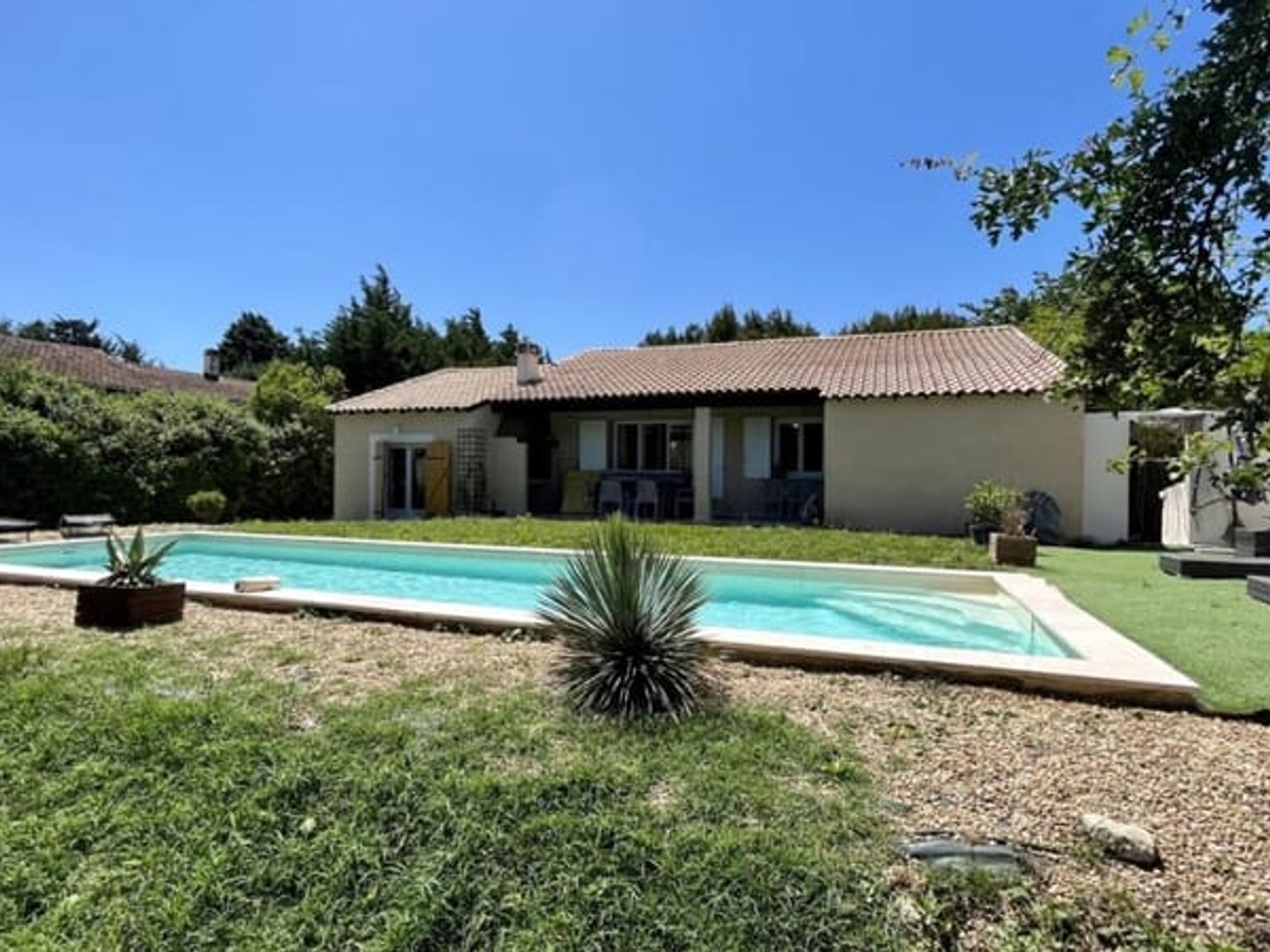 Villa avec piscine et dépendances proche de L'Isle-sur-la-So