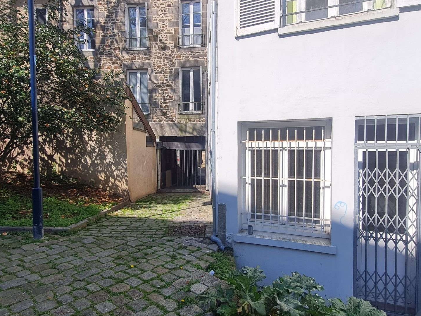 Local commercial 4 pièces 75 m²