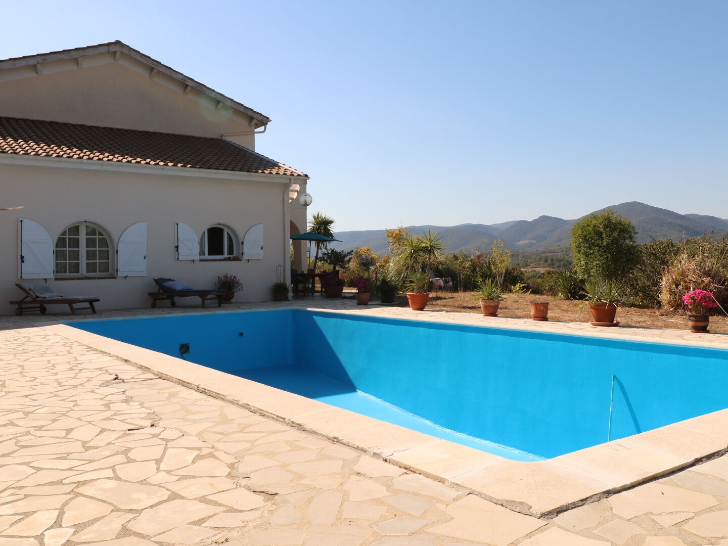 Vente magnifique maison T5, 4 chambres, piscine, 2 grands ga