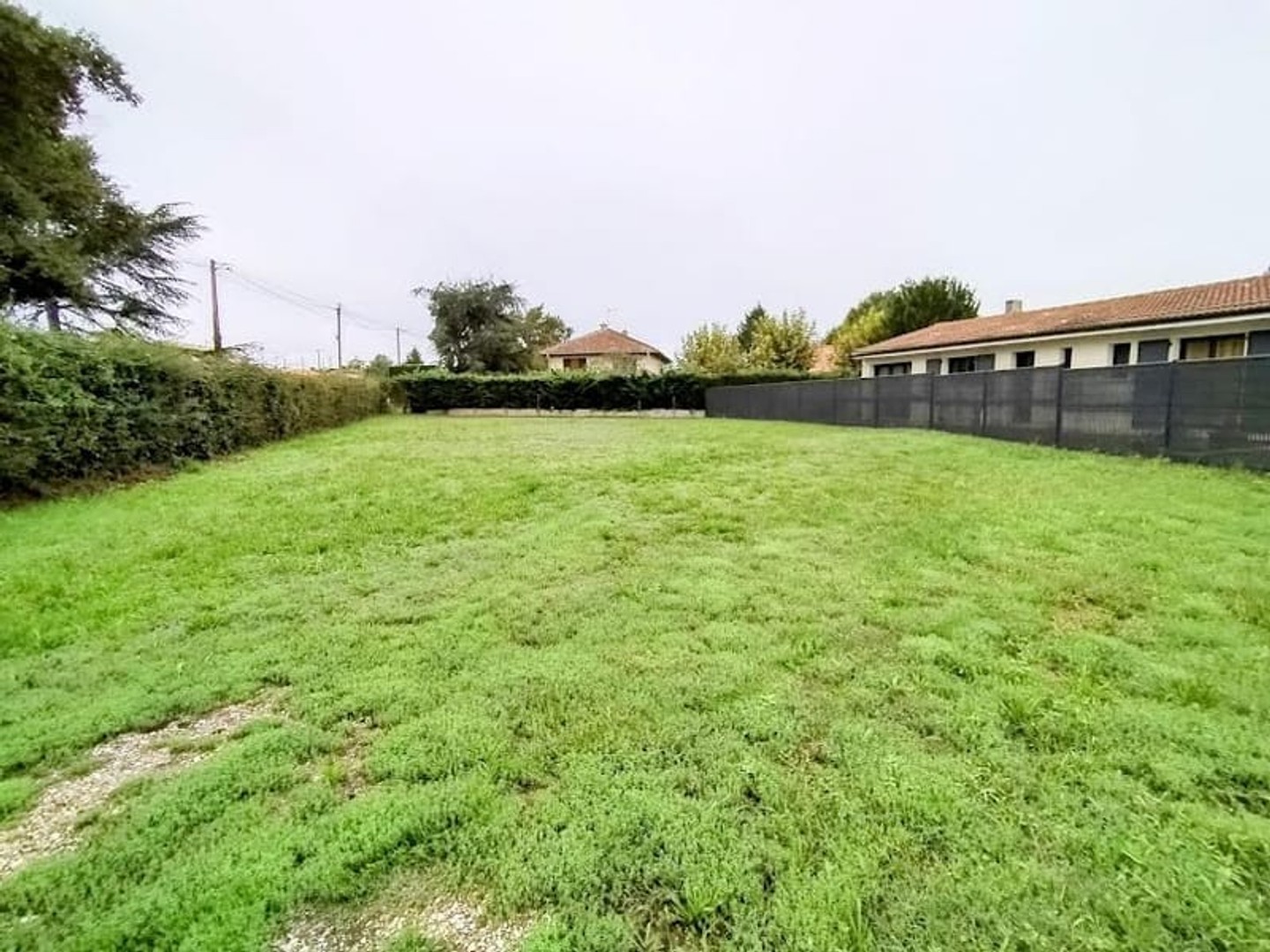 Terrain 745 m²