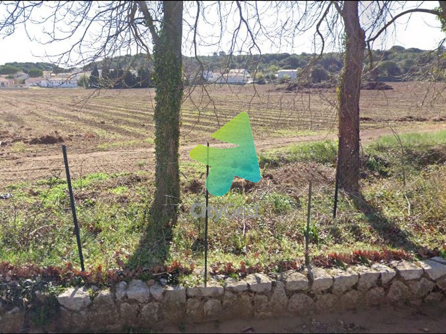 TERRAIN CONSTRUCTIBLE 619 m2 BIZANET