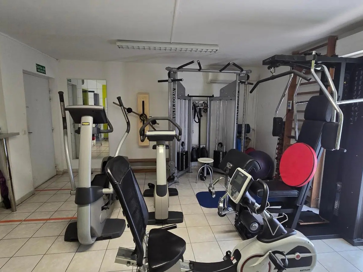 Local professionnel 3 pièces 67 m²