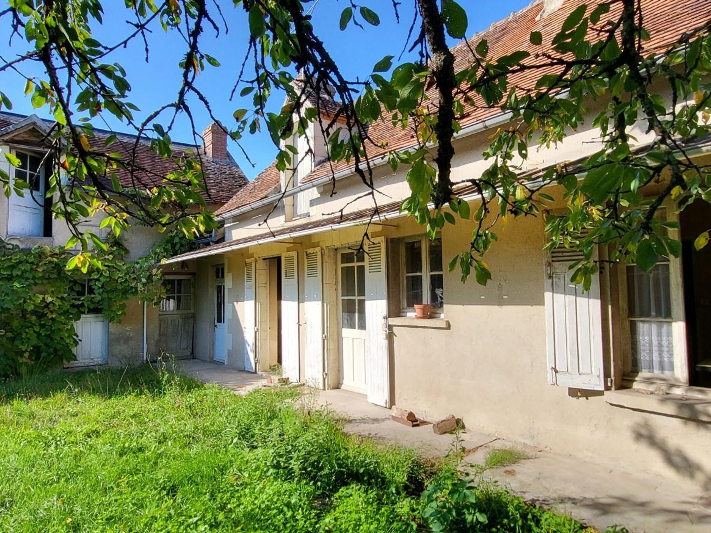 Jolie fermette à rénover sur plus de 4000 m2