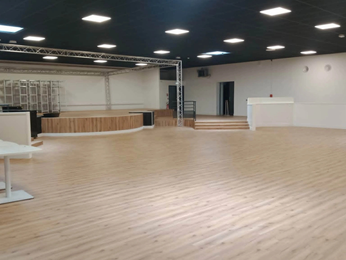 Magasin à vendre - 3 pièces - 1200m2 - Candé (49440)