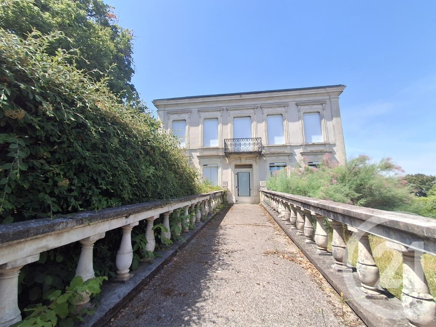 Maison à vendre - 43 pièces - 3420m2 - Lainsecq (89520)