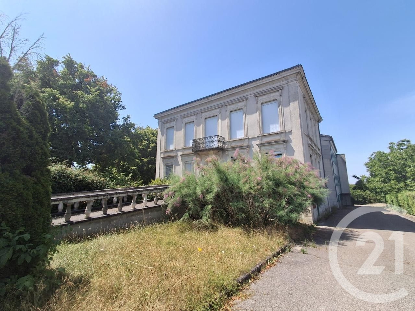 Maison à vendre - 43 pièces - 3420m2 - Lainsecq (89520)