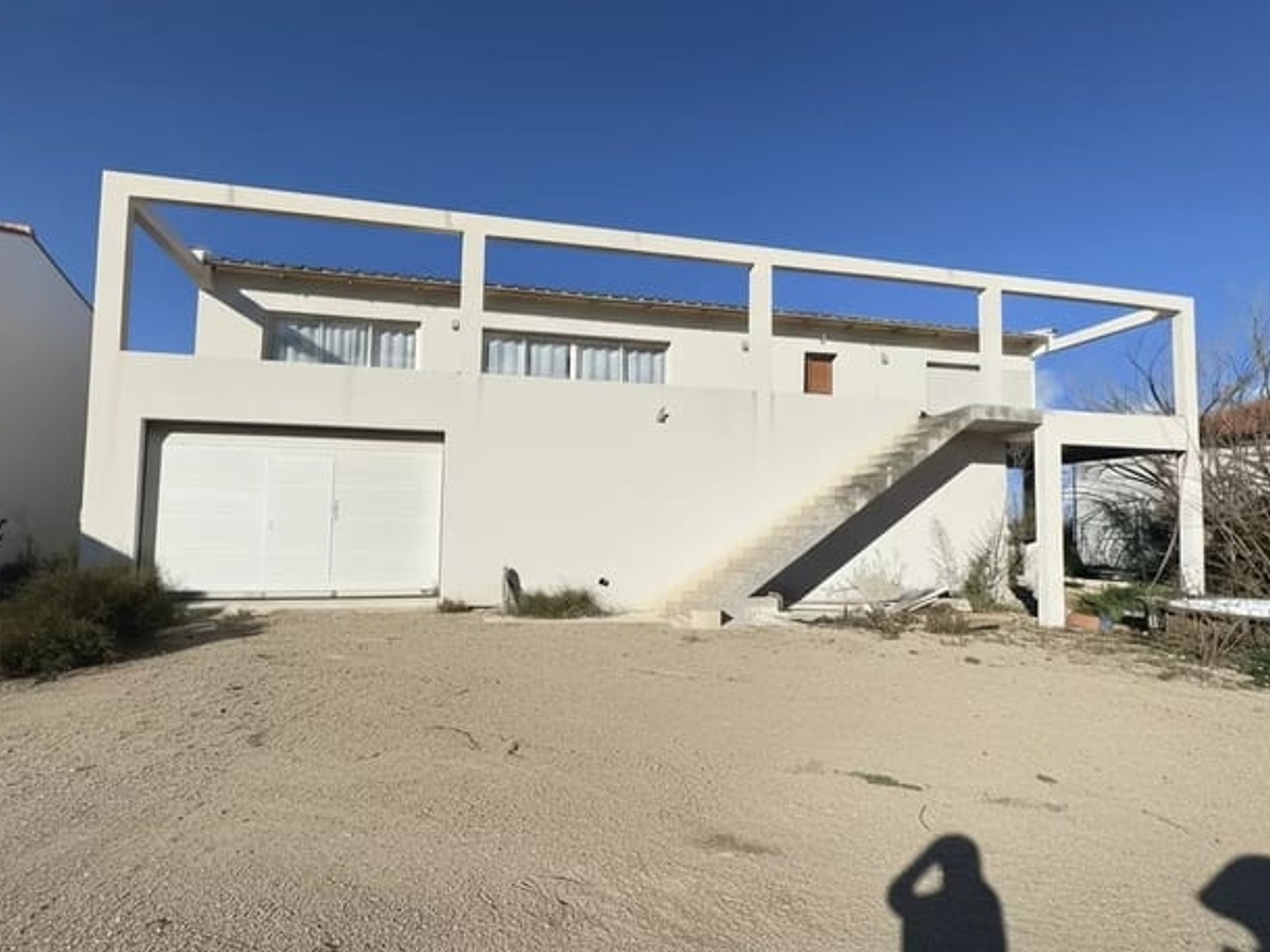 Ensemble immobilier en zone artisanale