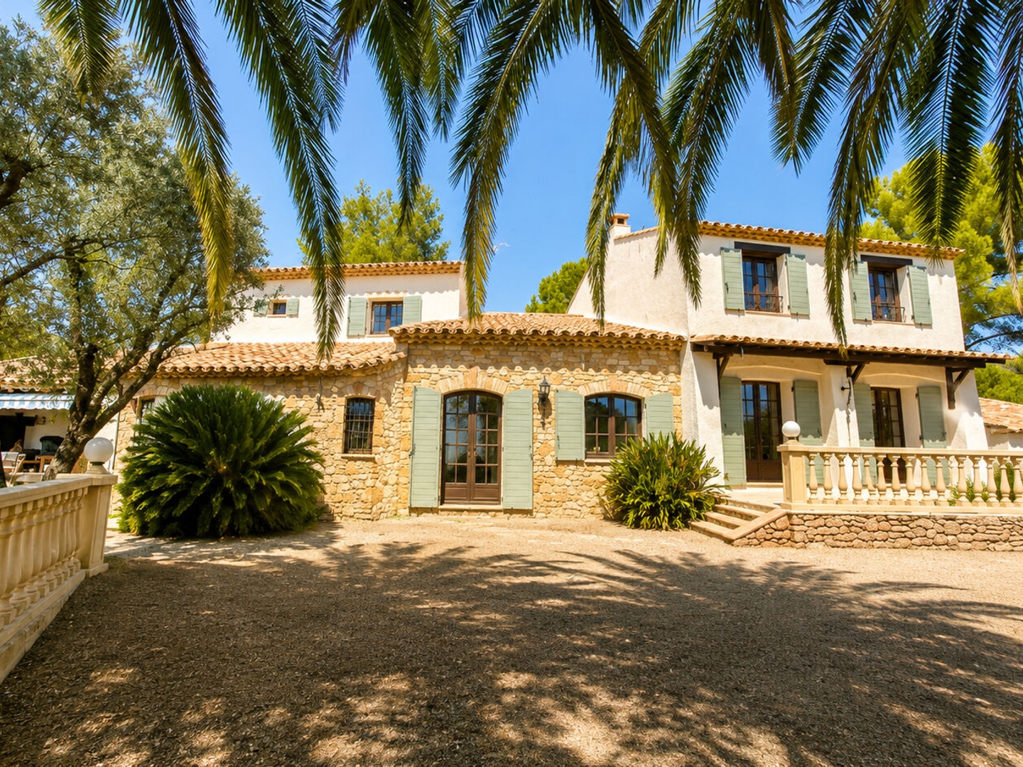Maison à vendre - 8 pièces - 256m2 - Puget-Sur-Argens (83480)