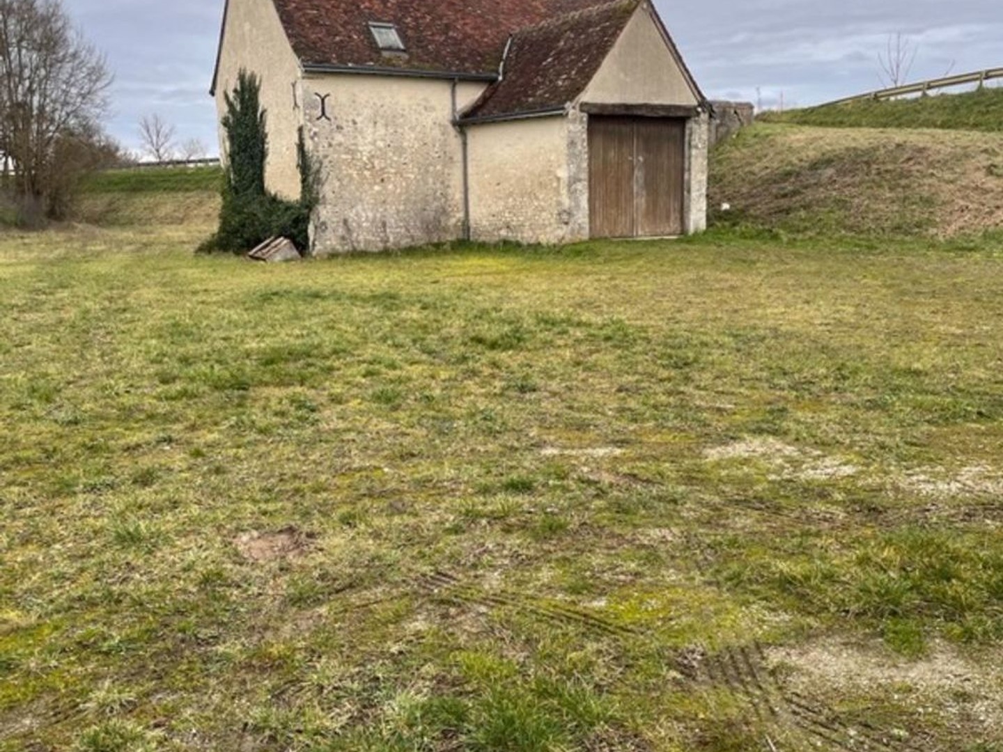 Locaux à vendre - 1400m2 - Amboise (37400)