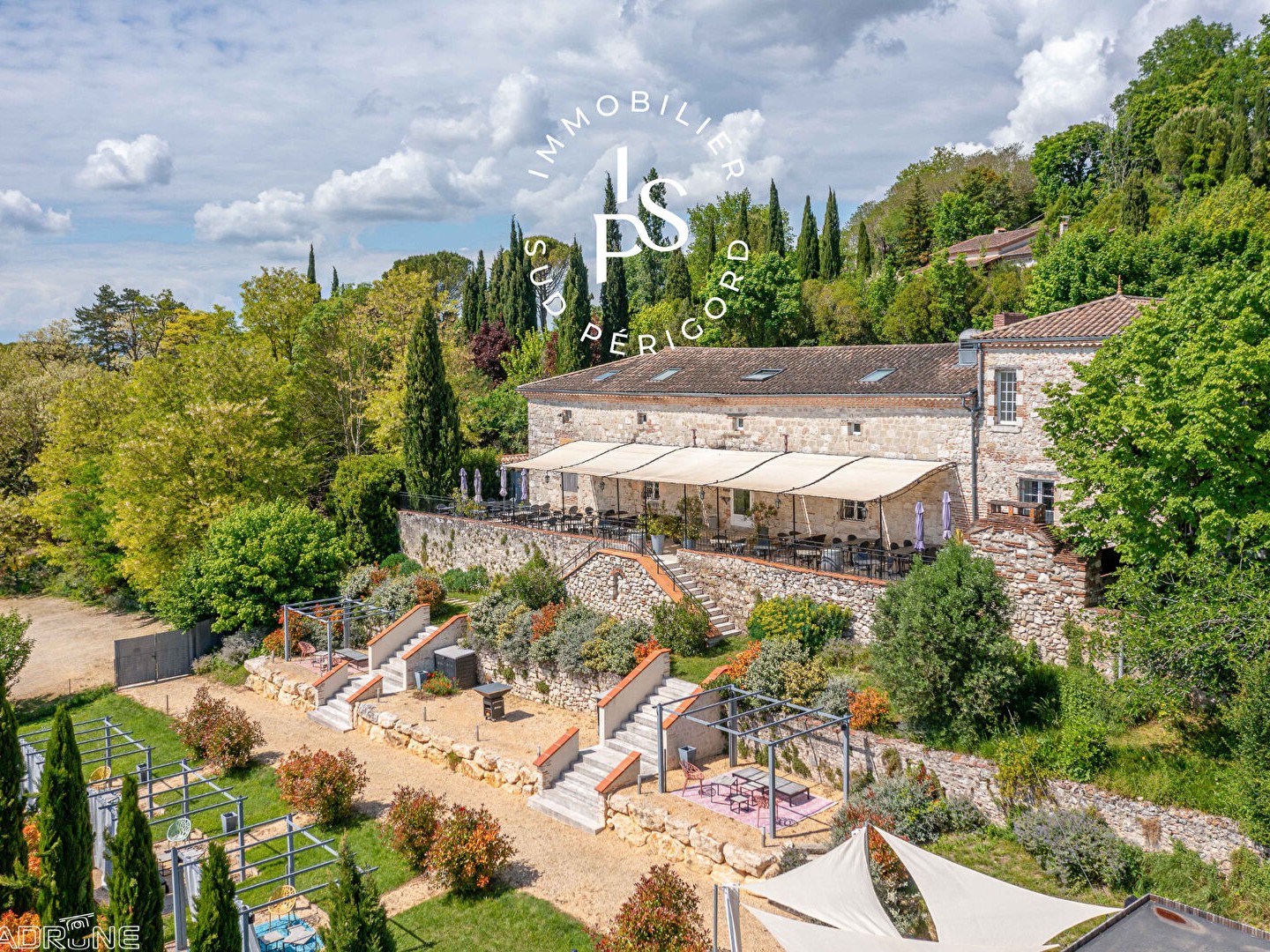 Ensemble immobilier sur les hauteurs de Penne d'Agenais