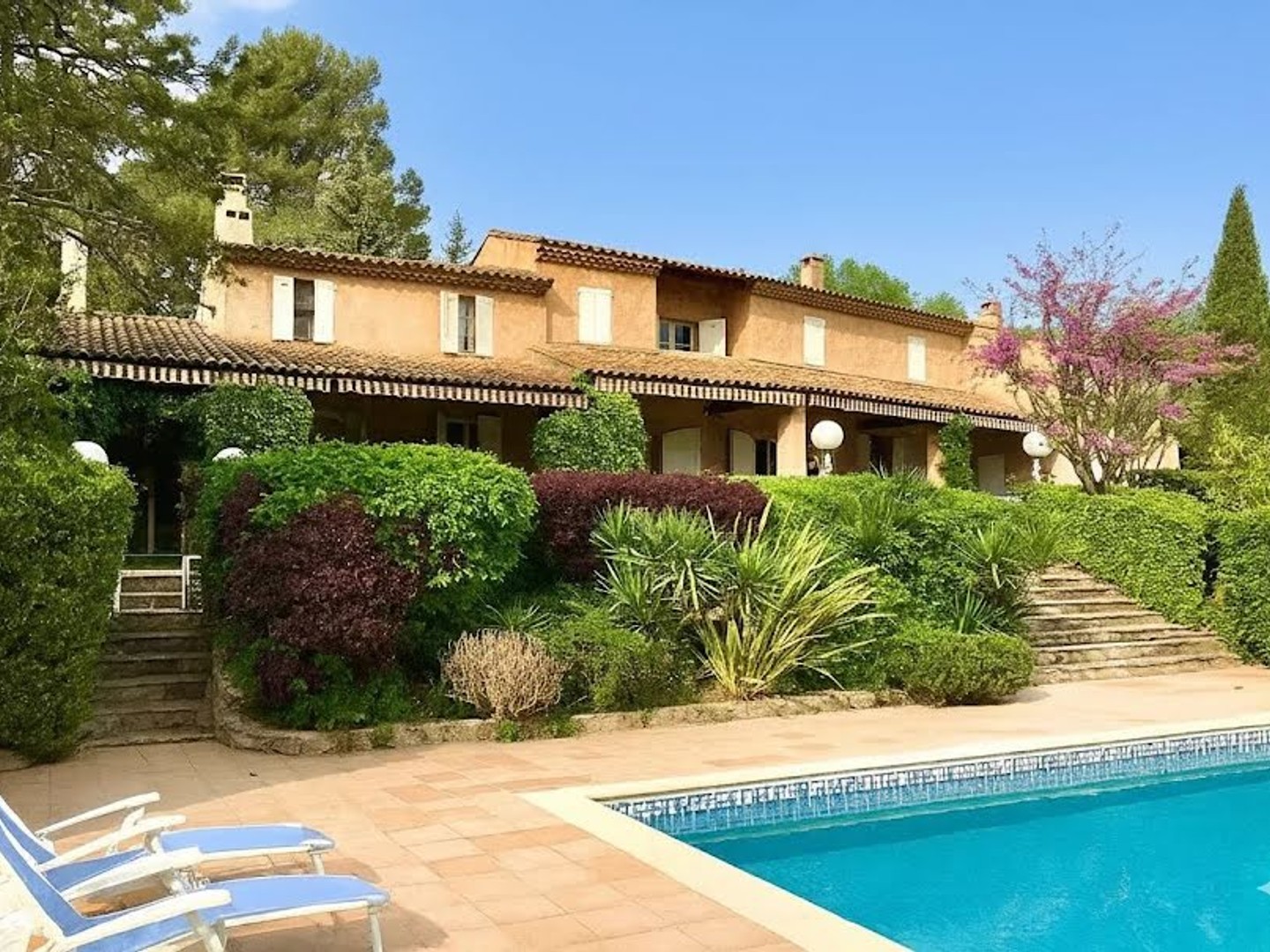 Maison 11 pièces 400 m²