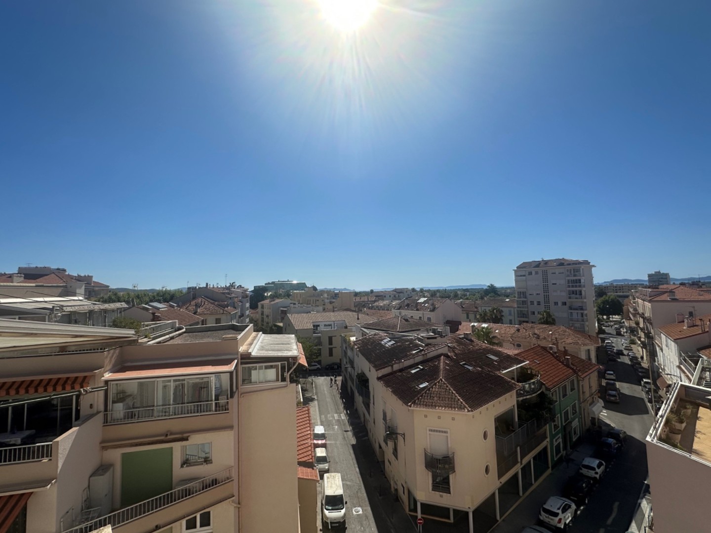 Appartement rénové - traversant de type 3 avec cave et parki