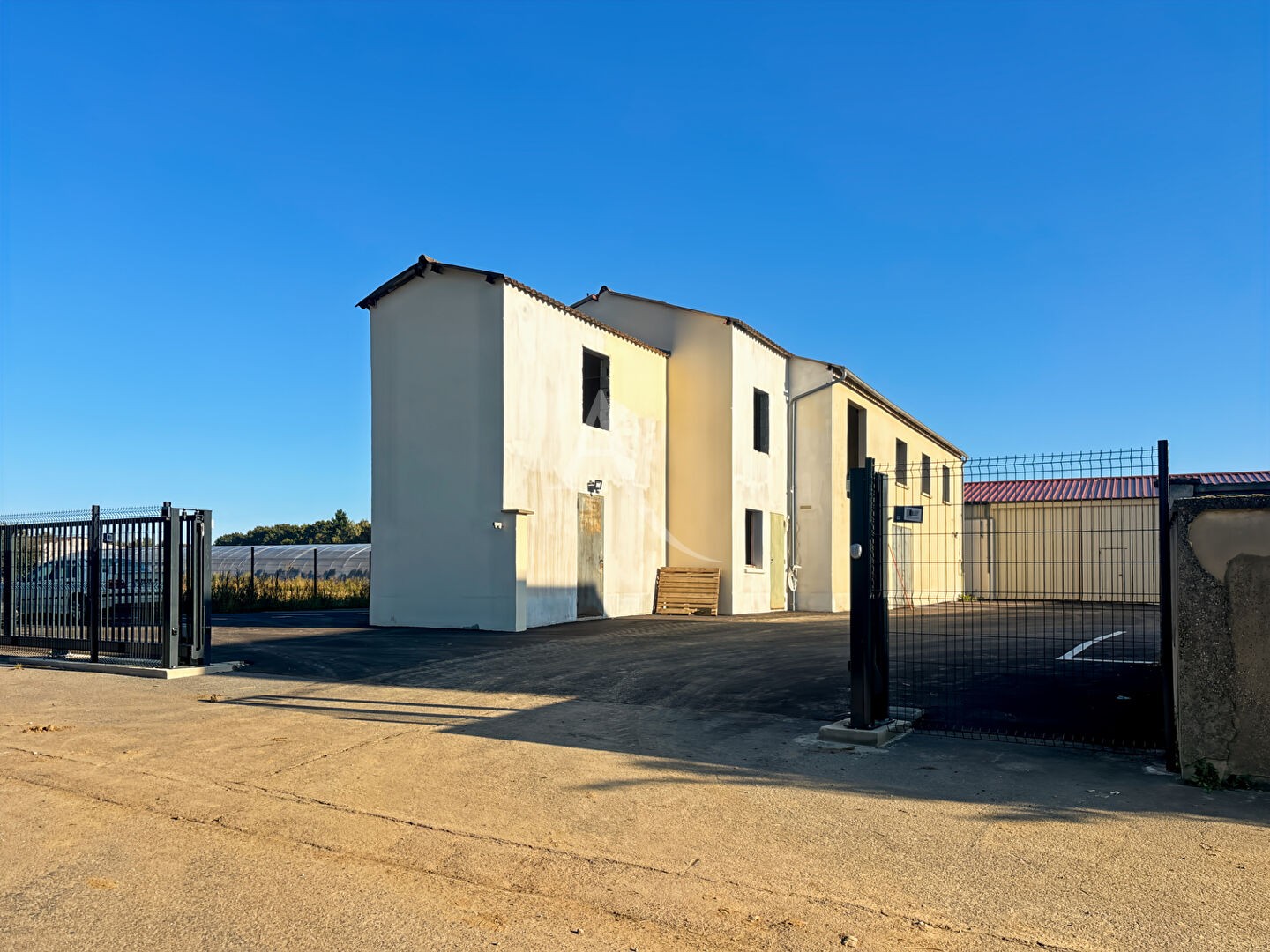 Immeuble commercial 127 m²