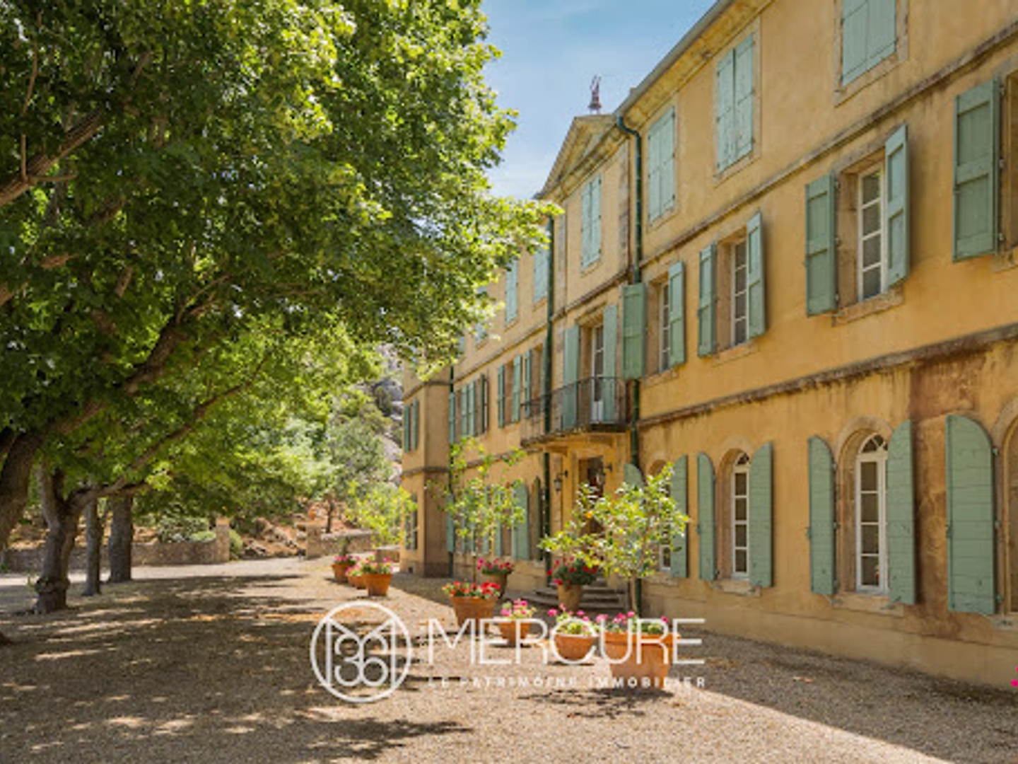 Château 45 pièces 1834 m²