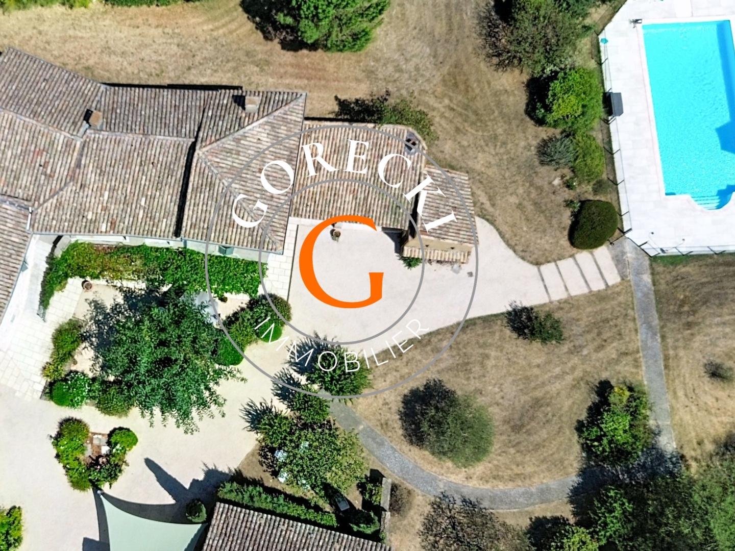 A vendre authentique propriété à seulement 12 minutes d'Uzès.