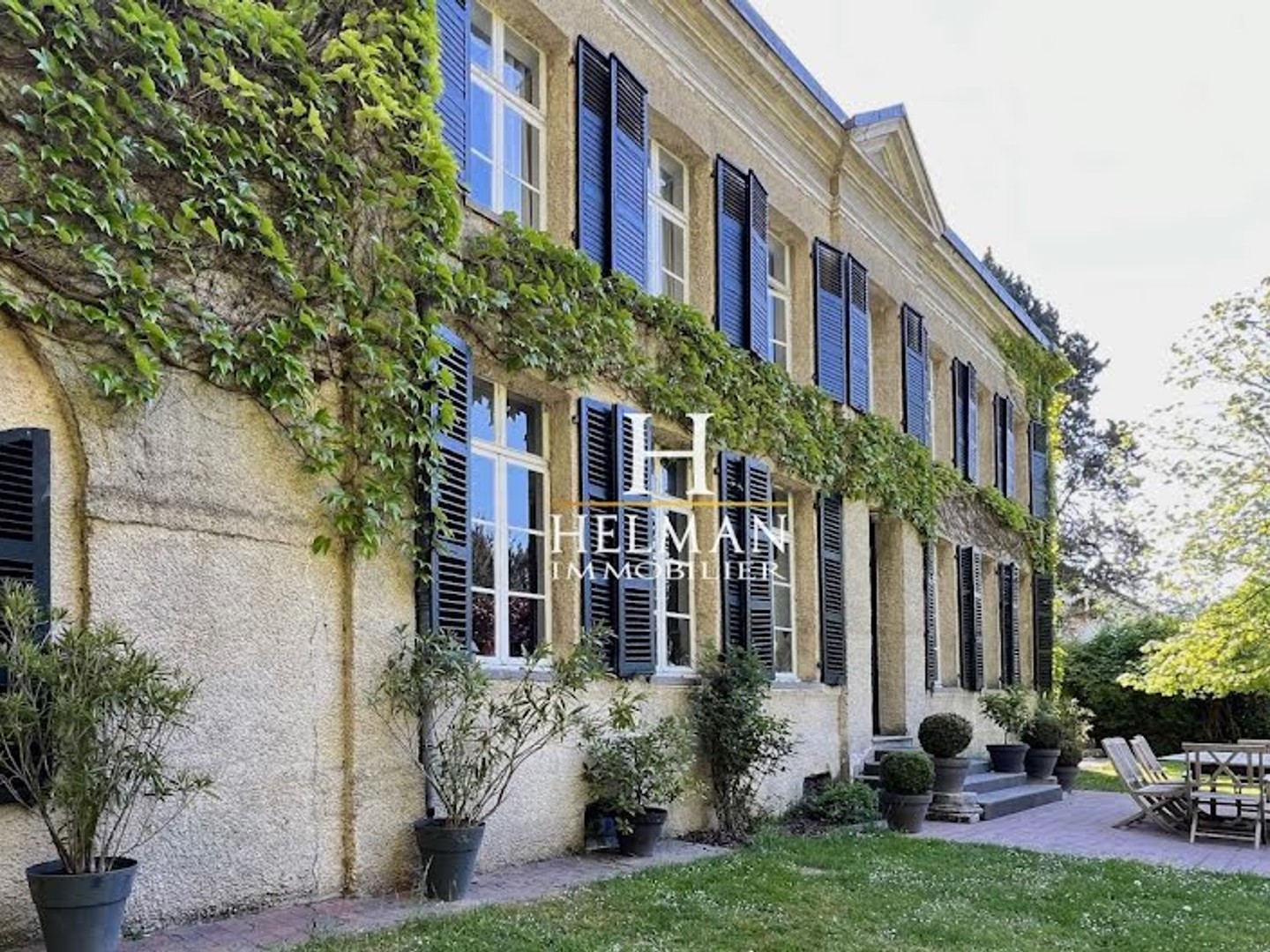 Maison 12 pièces 320 m²