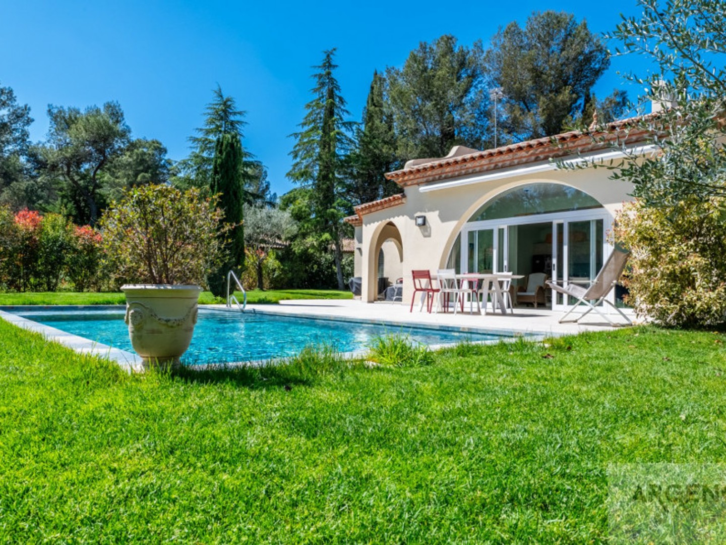 Villa 6 pièces 240 m²