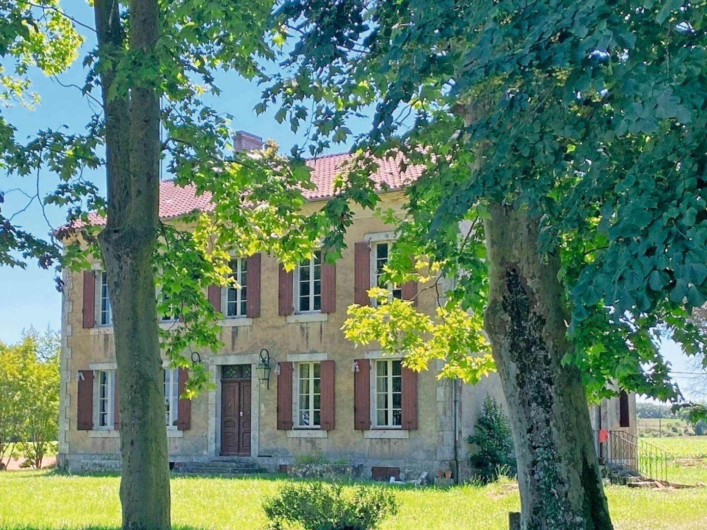(47) MAISON DE MAÎTRE -32 HA