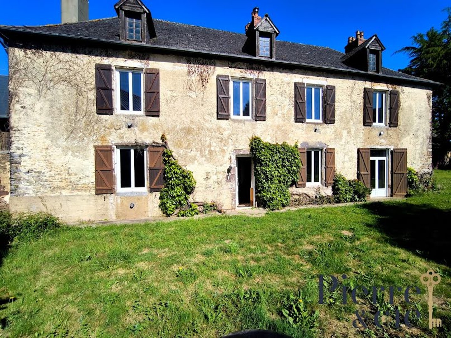 Maison à vendre - 16 pièces - 376m2 - Crissé (72140)
