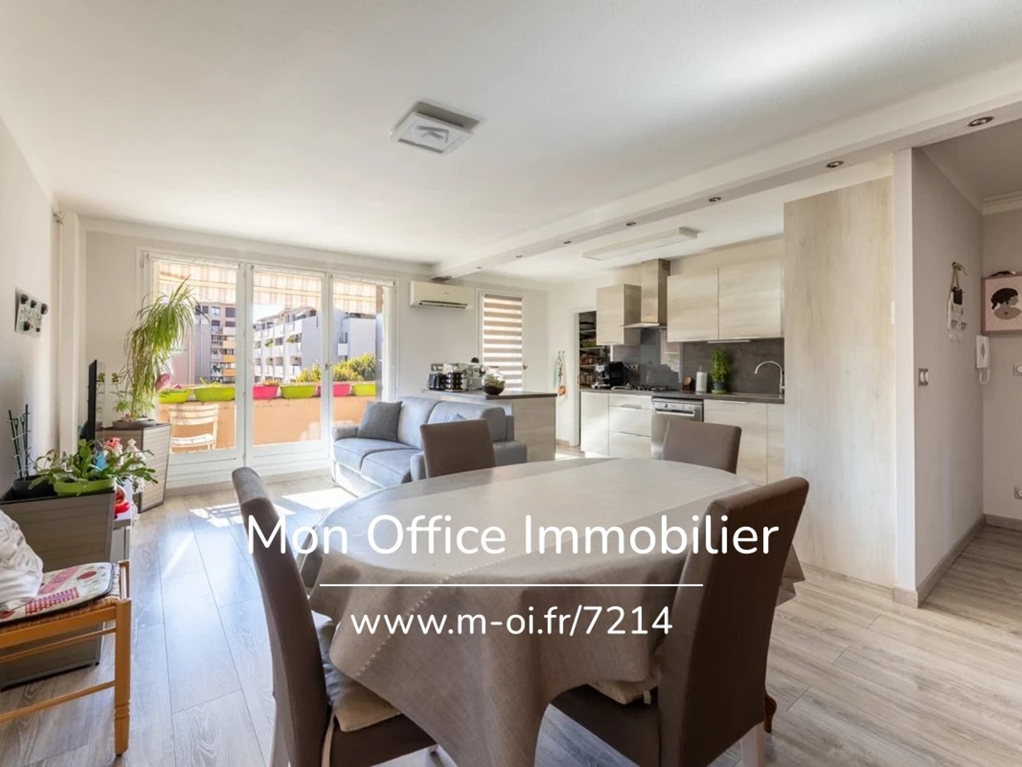 Vends appartement - 85 m² - 4 pièces, 3 chambres - Aubagne 13400