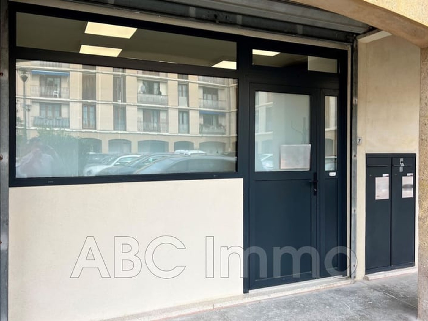 Immeuble commercial 60 m²