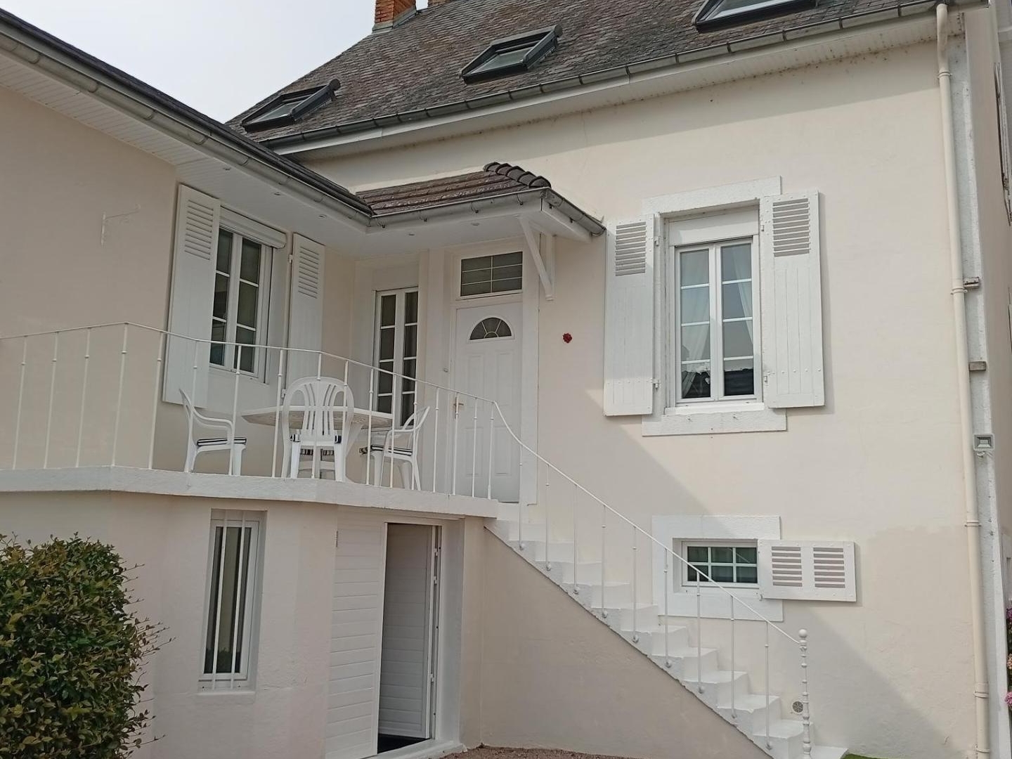 Maison 5 chambres, piscine garage cave puit