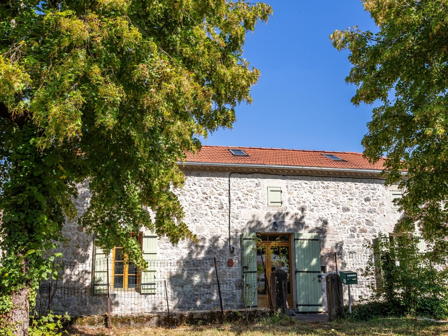 Maison de village avec jardin et garage