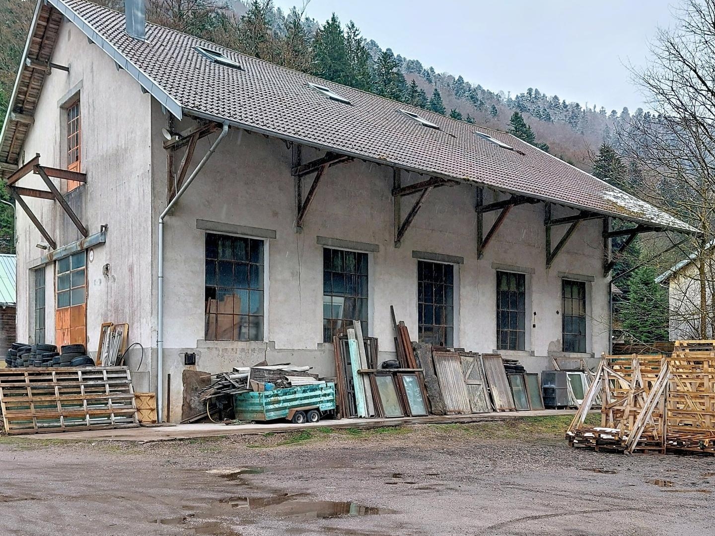 ENTREPOT INDUSTRIEL DE 480 M² A REHABILITER
