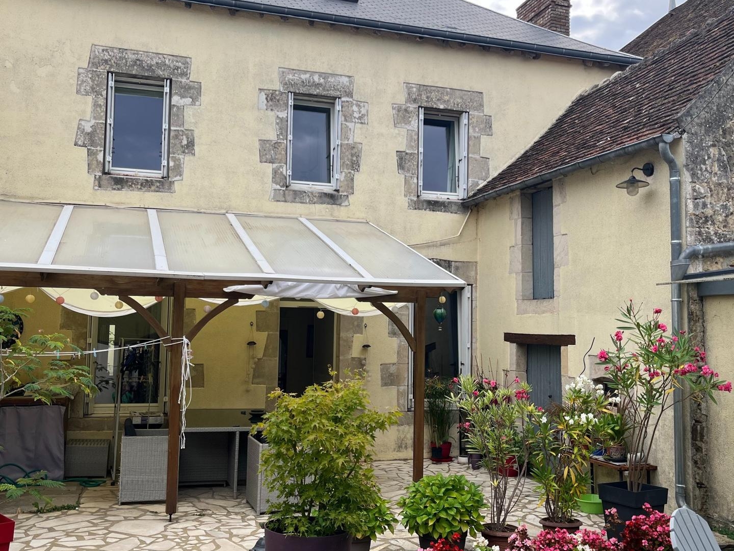 Maison de 125 M² du début 19ème + dépendances